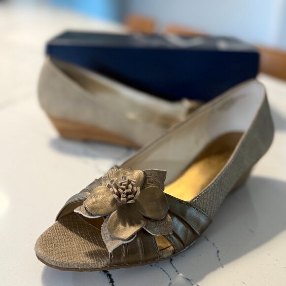 Anne Klein Boone Peep-Toe Wedge | 60156928-3YE | Women's 8.5 | Metallic Bronze - Picture 4 of 10